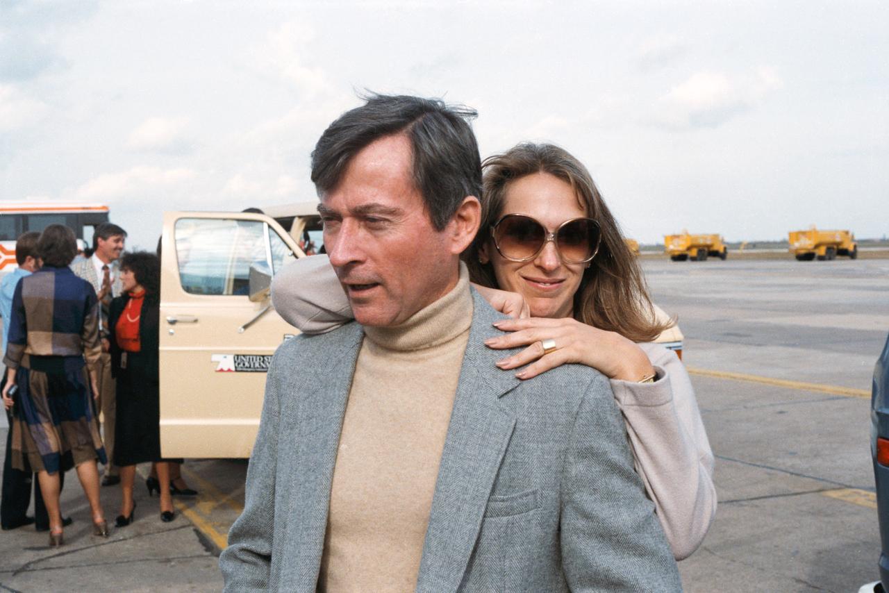 Views of STS-9/41A Crewmen John Young, with wife Susy, and Brewster Shaw with his family upn their return. EAFB, HOUSTON, TX