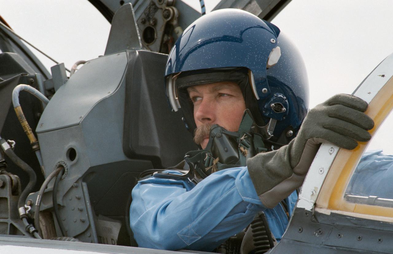 S84-26243 (31 Jan 1984) ---  Astronaut Robert L. Gibson, one of five 41-B crewmembers, prepares to leave Houston?s Ellington Base in a T-38 jet aircraft en route to Florida and the Kennedy Space Center, site of February 3?s launch of the Challenger.  Gibson, along with two other members of this crew, began training at JSC in July in 1978.  He will be joined by Astronauts Vance D. Brand, commander; and Bruce McCandless II, Ronald E. McNair and Robert L. Stewart, all mission specialists.  Brand and McCandless came aboard as NASA astronauts in April 1966.