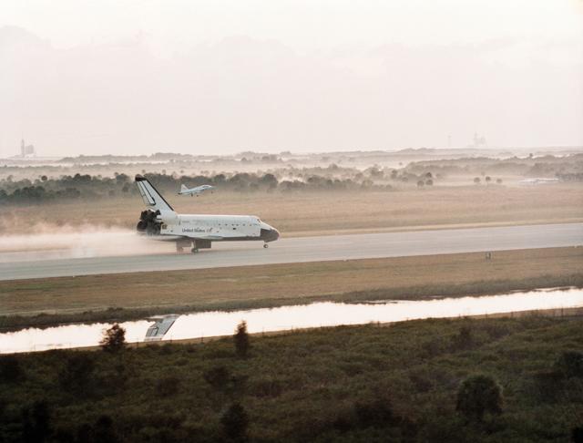 NASA image: Landing - Shuttle Challenger - STS-41B Mission - KSC
