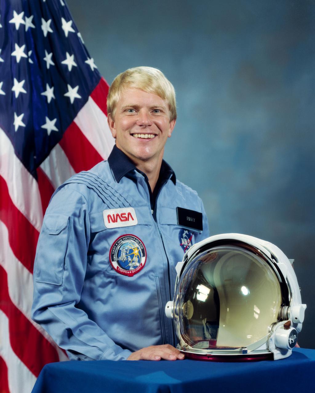 S84-41700 (November 1984) --- Astronaut George D. "Pinky" Nelson