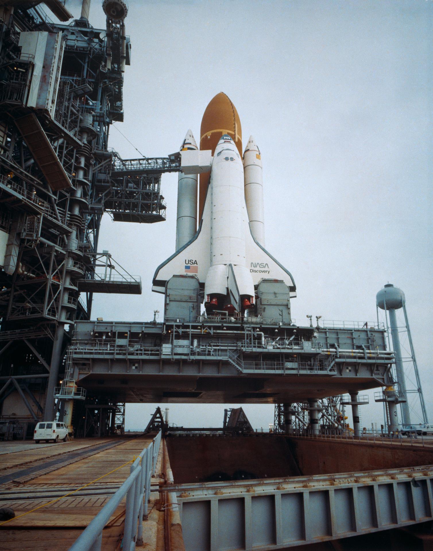 Shuttle Discovery waits on the launchpad for the STS 51-D mission