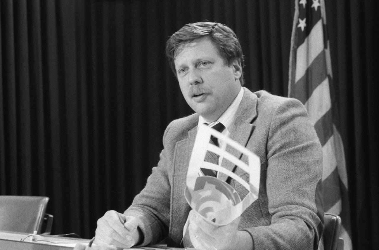 Views of Flight Director John Cox with the Flyswatter. 1. STS-23/51D - Press Conference