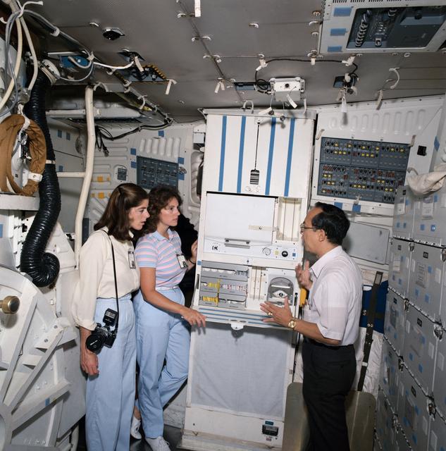NASA image: CREW TRAINING - STS-33/51L - JSC