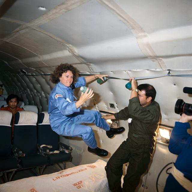 NASA image: CREW TRAINING - STS-33/51L (ZERO-G)