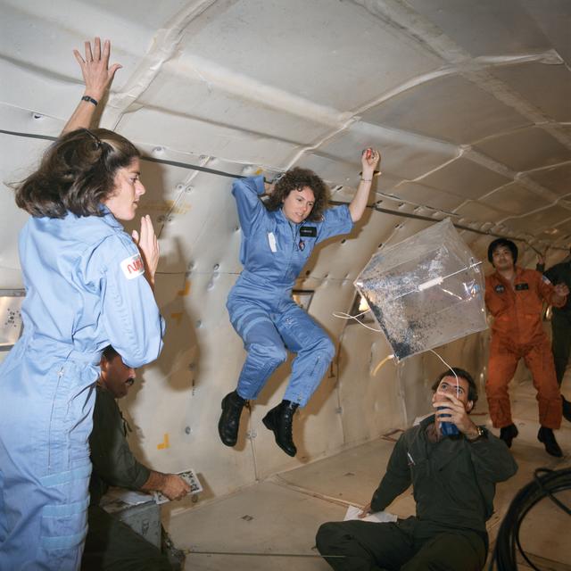 NASA image: CREW TRAINING - STS-33/51L (ZERO-G)