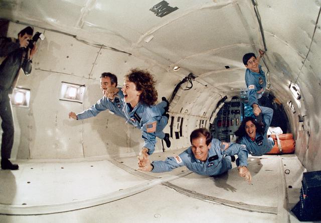 NASA image: CREW TRAINING - STS-33/51-L (Zero-G)