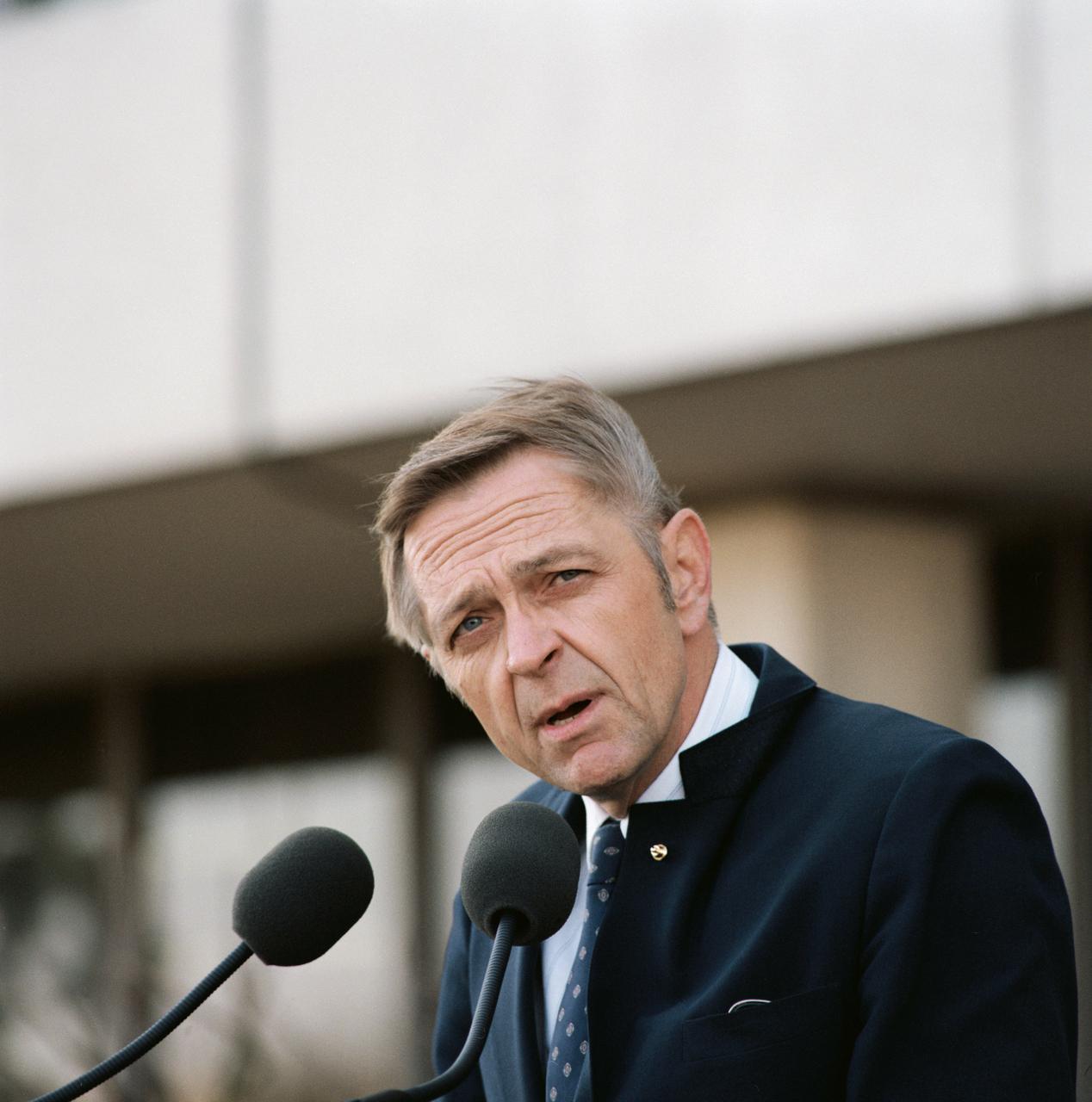 Various views of new JSC Director, Jesse W. Moore, addressing JSC personnel behind Bldg. 1, 02/28/1986.            JSC, HOUSTON, TX        Also available in 120 CN
