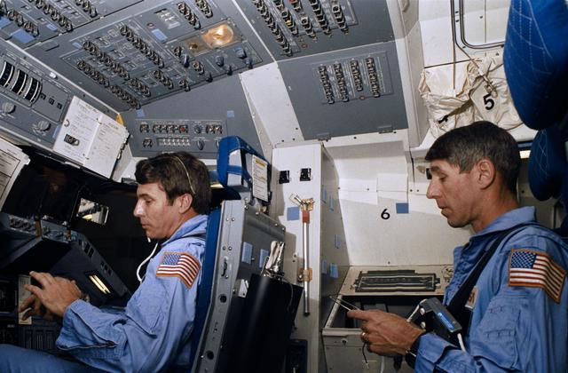 NASA image: STS-29 crewmembers launch/landing procedural training in JSC mockup