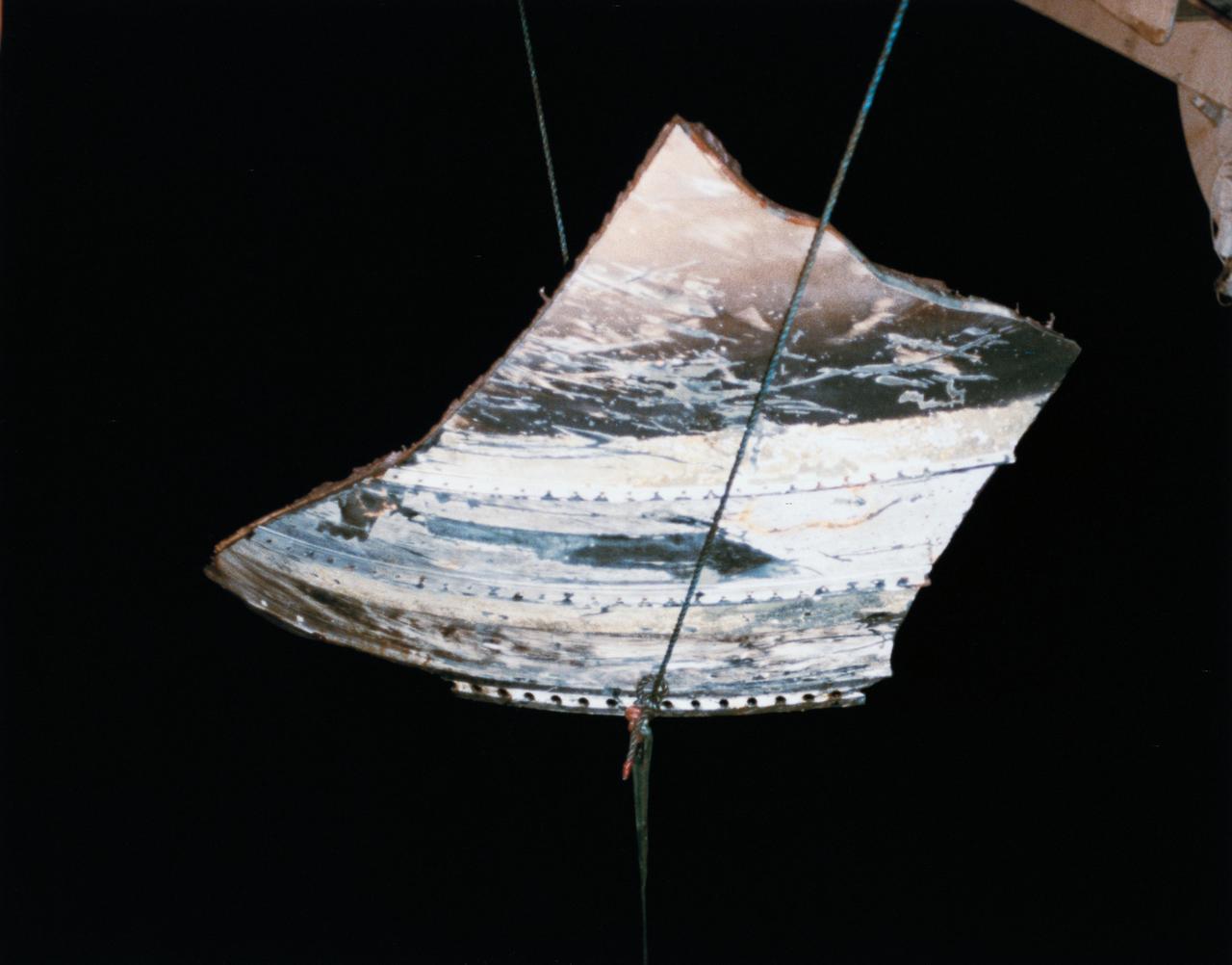 S86-29994 (17 & 19 March 1986) --- OOC #195, 292, 301 March 17 and March 19, SRB recovery operations. (FRS. 0X-9) (bg)