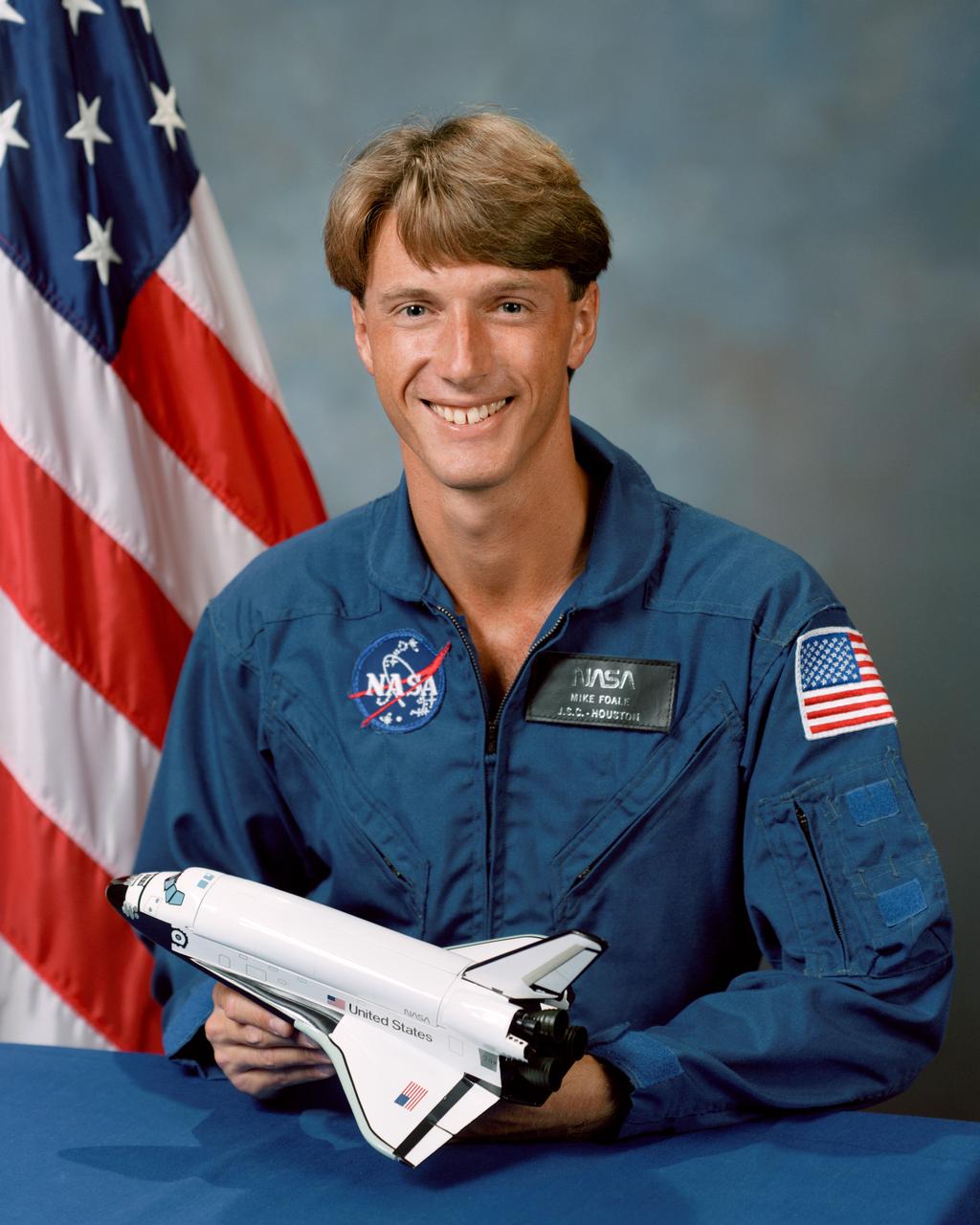 S87-45890 (9 Oct. 1987) --- Astronaut C. Michael Foale, mission specialist.