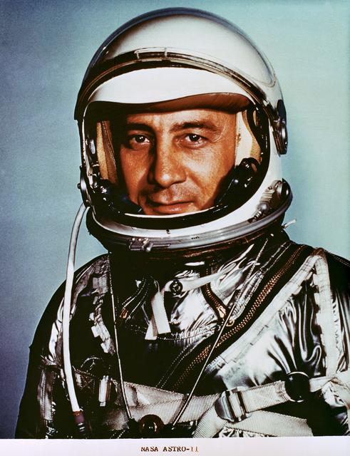 Official portrait of Astronaut Virgil I. Grissom in pressure suit