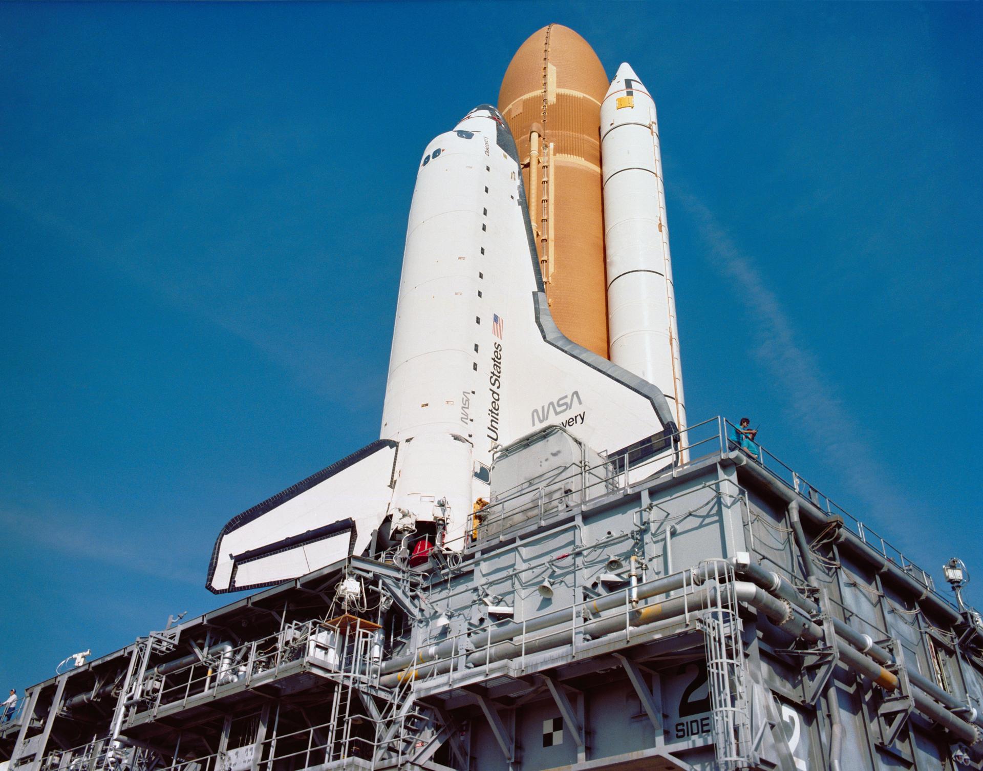 View from below of Discovery on the mobile launch platform