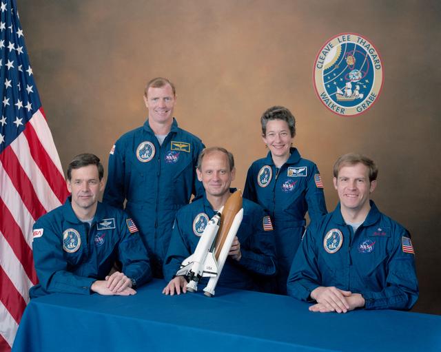 NASA image: STS-30 ATLANTIS, ORBITER VEHICLE (OV)-104 - OFFICIAL CREW PORTRAIT