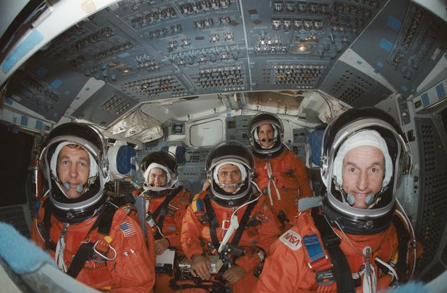 NASA image: STS-34 crew poses on flight deck of JSC's crew compartment trainer (CCT)