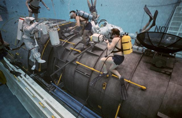 NASA image: STS-31 MS McCandless, in EMU, during JSC WETF underwater simulation