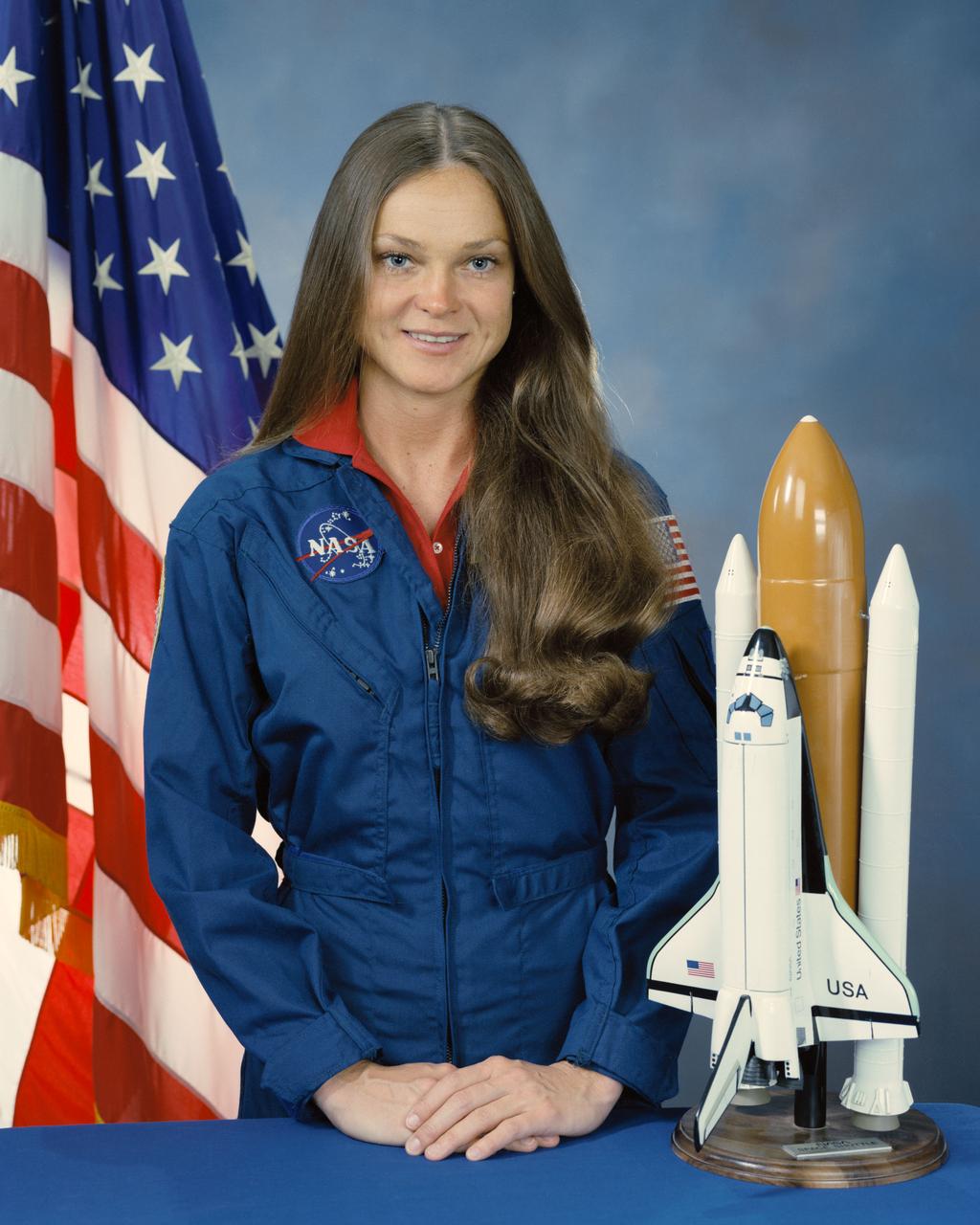 S90-34899 (16 April 1990) --- Astronaut Tamara E. Jernigan, mission specialist