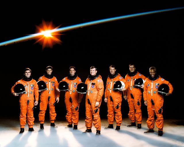 NASA image: STS-39 DISCOVERY ORBITER VEHICLE(OV)-103 - CREW MEMBERS PORTRAIT