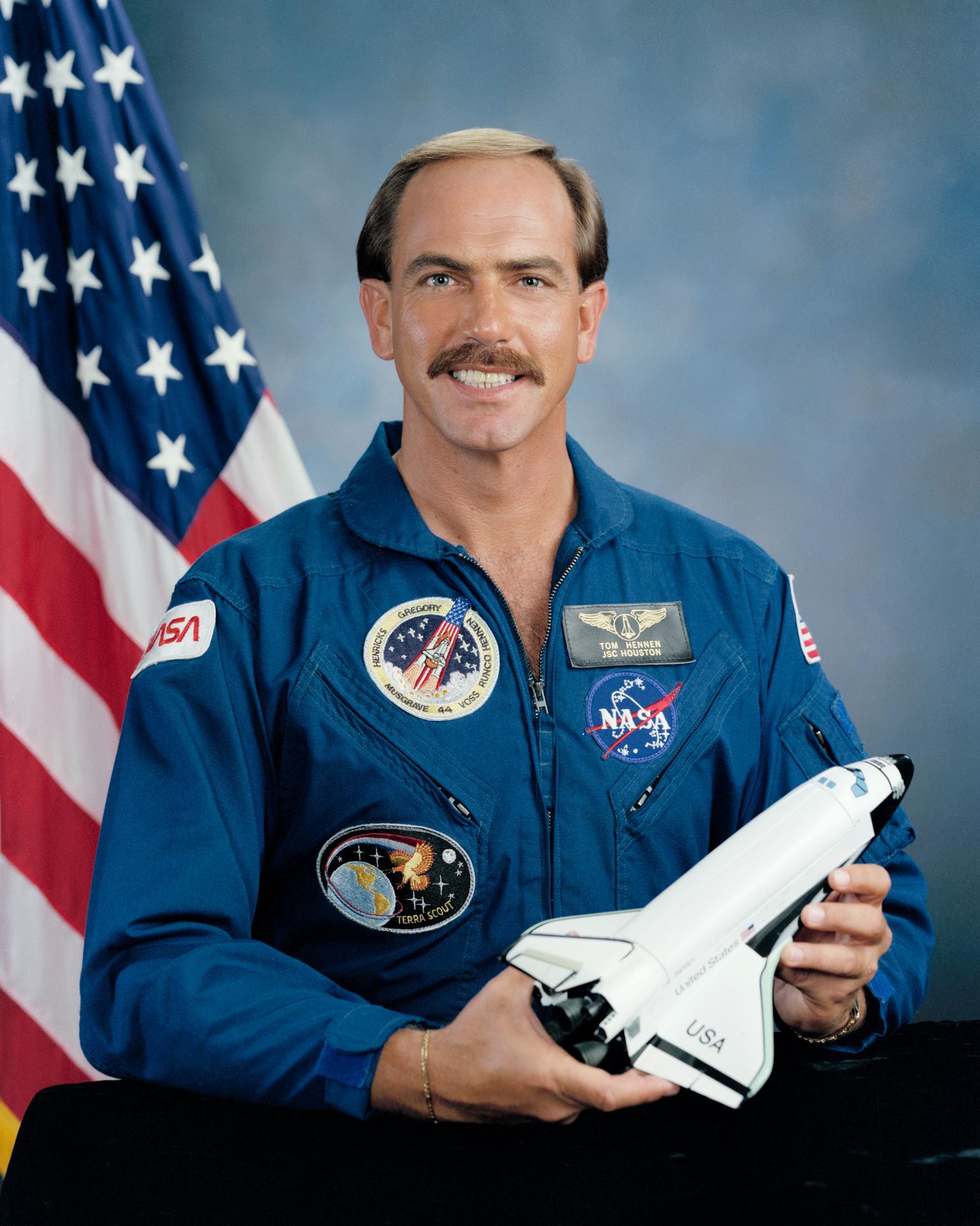 Official astronaut portrait for Thomas Hennen