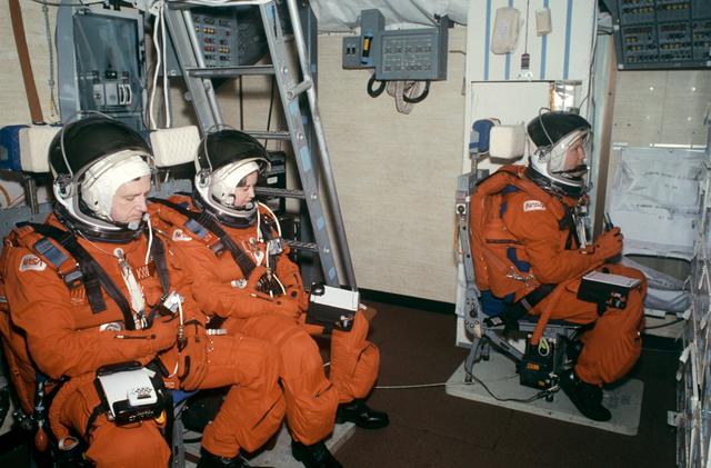 NASA image: STS-49 crew in JSC's FB Shuttle Mission Simulator (SMS) during simulation