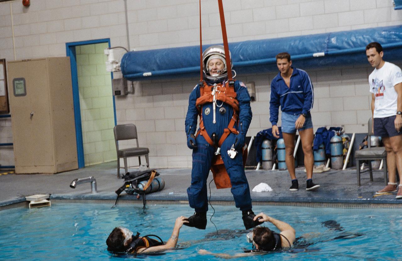 S92-32111 (May 1992) --- Payload specialist Albert Sacco Jr. is assisted by two SCUBA-equipped divers as he hangs by his parachute harness during emergency bailout training exercises in the Johnson Space Center?s (JSC) Weightless Environment Training Facility (WET-F).  Sacco is an alternate payload specialist for the United States Microgravity Laboratory (USML-1) mission, scheduled for launch later this year.        EDITOR?S NOTE: Sacco was later named as prime crew payload specialist for the USML-2 mission (STS-73), scheduled for 1995.