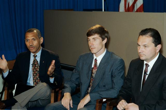 NASA image: STS-60 crewmembers during pre-flight press conference
