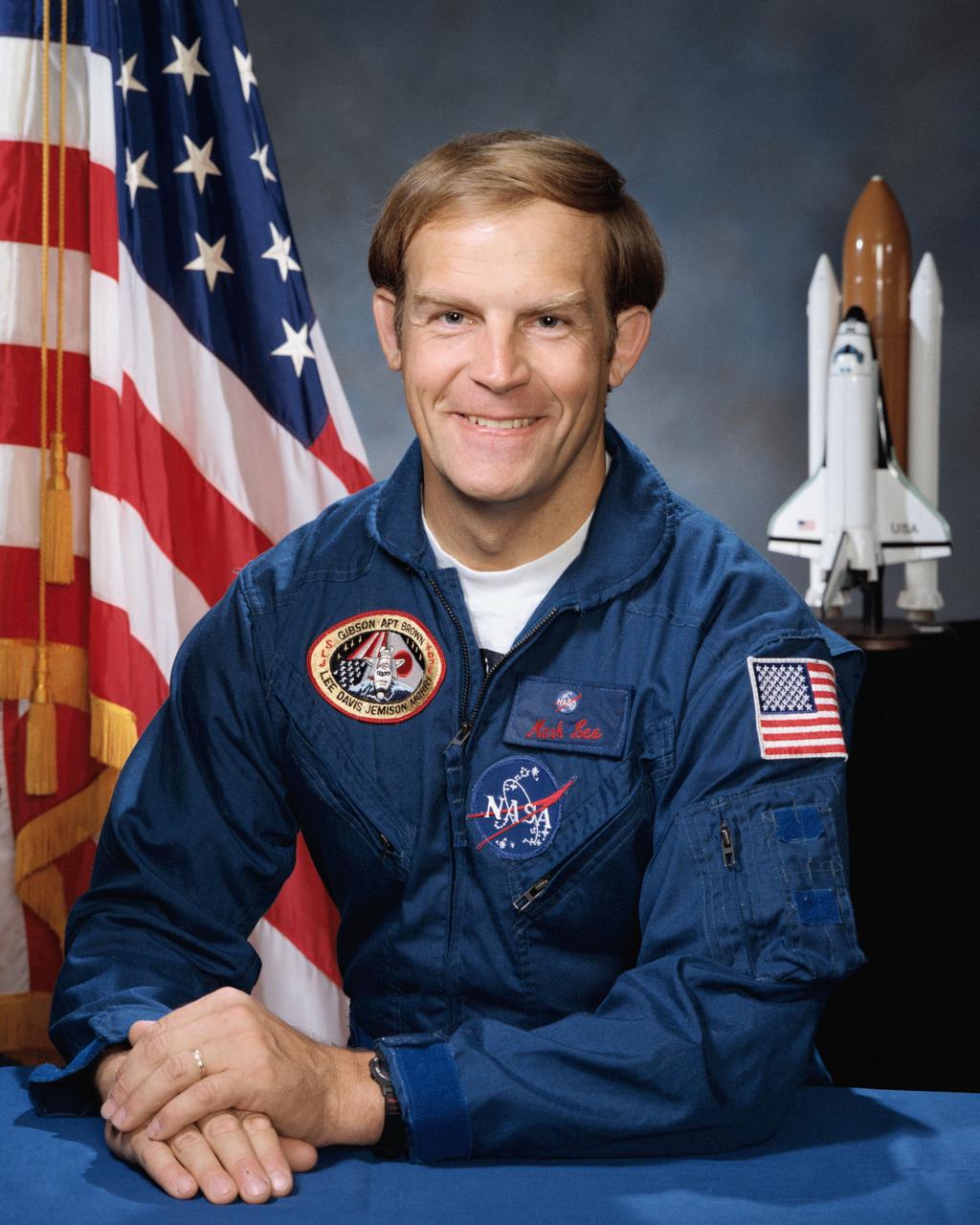 S93-48446 (Nov 1993) --- Astronaut Mark C. Lee.
