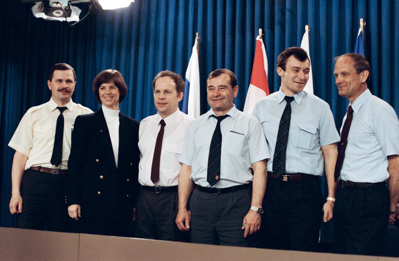 S94-34099 (16 June 1994) --- Crewmembers for two of the joint Space Shuttle/Mir missions pose for photographs after fielding questions from the press at Johnson Space Center (JSC).  Left to right are cosmonaut Nikolai M. Budarin, astronaut Bonnie J. Dunbar, cosmonauts Anatoliy Y. Solovyov, Gennadiy M. Strekalov and Vladimir N. Dezhurov; and astronaut Norman E. Thagard.  In a precedent-setting flight, Thagard will be launched with Dezhurov and Strekalov to Russia?s Mir Space Station early next year for a three-month mission, designated as Mir 18.  Then in late May, as the assignment of STS-71, the Space Shuttle Atlantis will rendezvous with Mir to pick up the Mir 18 crew and transfer cosmonauts Solovyov and Budarin to the station for the Mir 19 mission.  STS-71 mission specialist Dunbar is training as Thagard?s backup.
