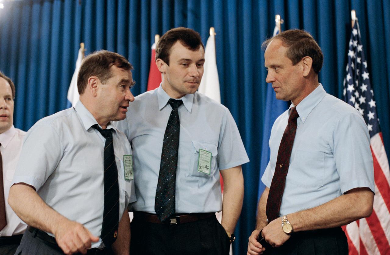 Astronaut Norman E. Thagard, right, chats with two Russian cosmonauts with whom he will be launched into space early next year for a three month mission. Designated Mir 18, the mission aboard the Russian space station will include Mir 18 crew members Gennadiy Strekalov (left) and commander Vladimir Dezhurov. The three appeared at a press conference during a break in medical training at JSC.