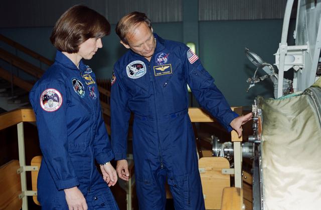 STS-71 astronauts training in Russia