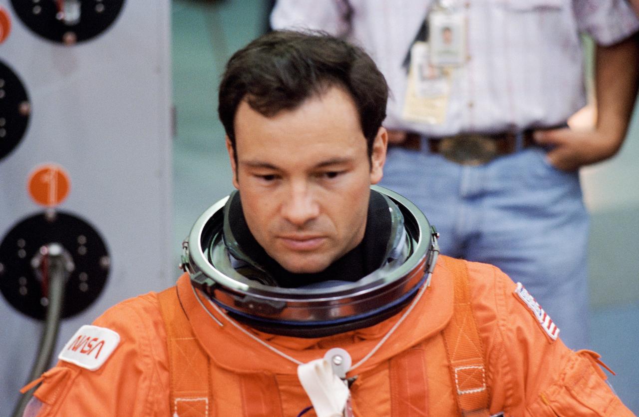 S95-09131 (27 Apr. 1995) --- Astronaut Michael E. Lopez-Alegria, mission specialist, watches as one his seven STS-73 crew mates (out of frame) rehearses action necessary in the case of an emergency with the Space Shuttle.  The crew mate uses (and Lopez-Alegria later used) a Sky-genie device to rappel from the top of a ?troubled Shuttle? during emergency egress training exercises in the Systems Integration Facility at the Johnson Space Center (JSC).