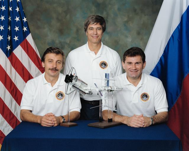NASA image: Mir 21 crew portraits