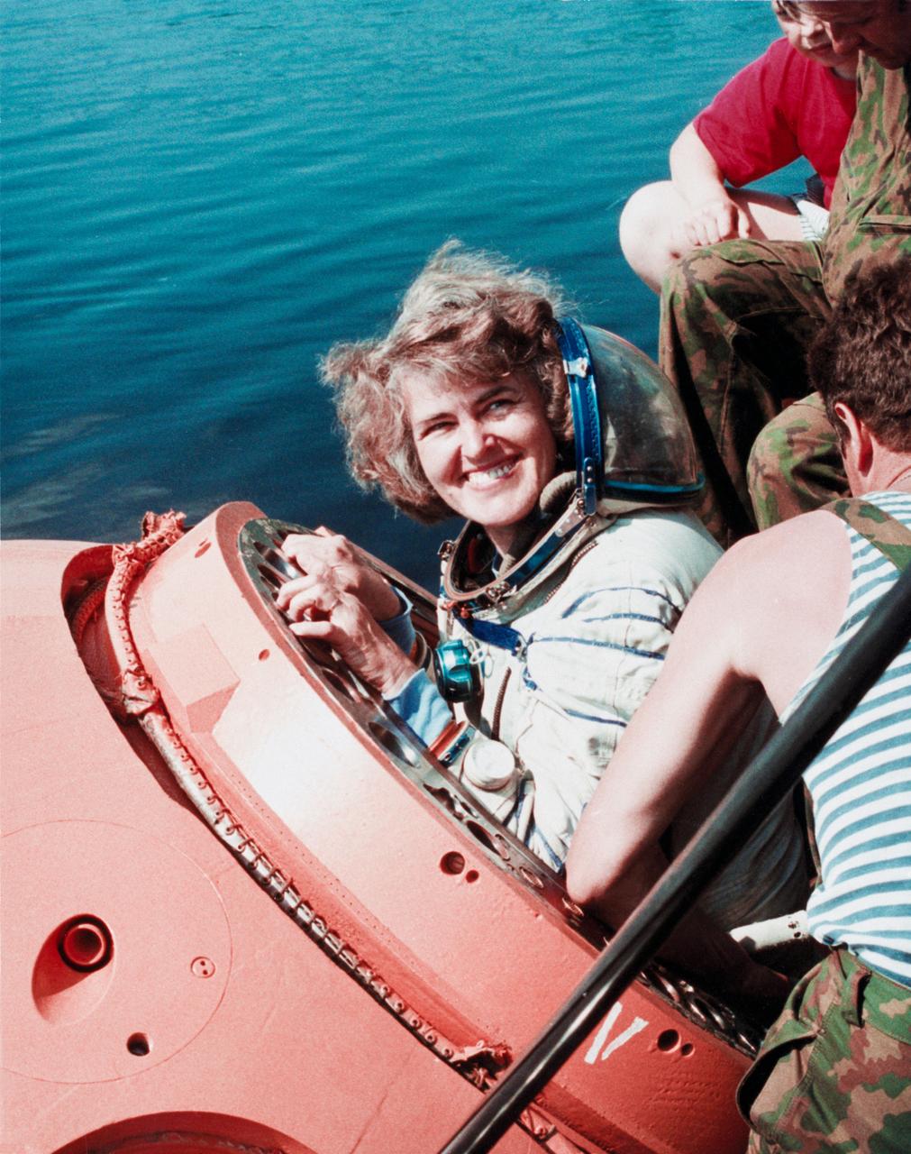 S95-21463 (August 1995) --- Astronaut Shannon W. Lucid, who will go into space in 1996 to spend time aboard Russia?s Mir Space Station, egresses from a training version of a Soyuz spacecraft, during water survival training in Russia.  Lucid is to accompany the STS-76 crew in March and spend a little over four months aboard Mir before returning to Earth with the STS-79 crew.
