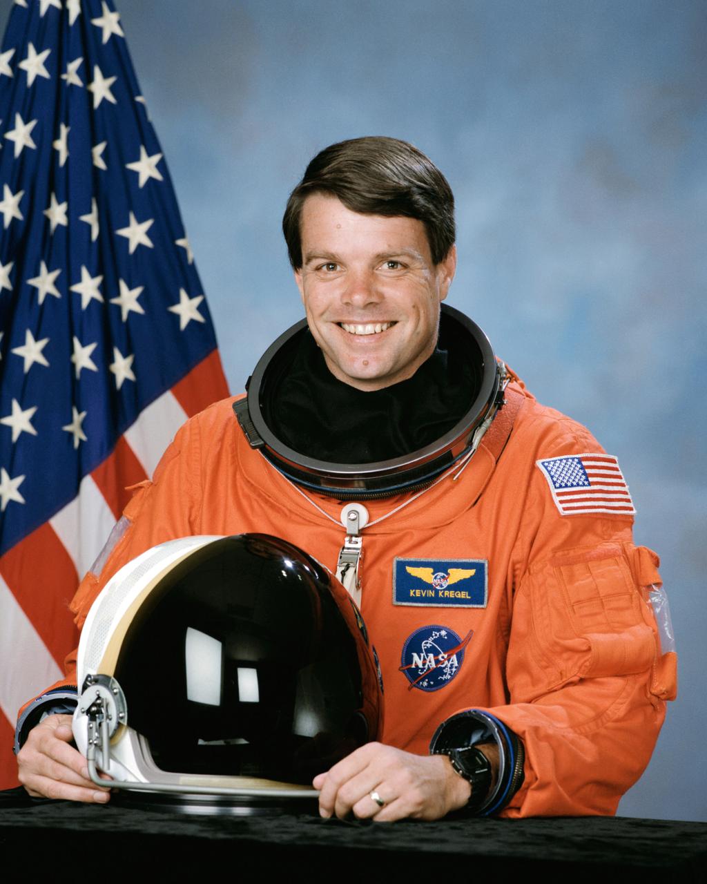 S96-09453 (7 May 1996) --- Astronaut Kevin R. Kregel, pilot.