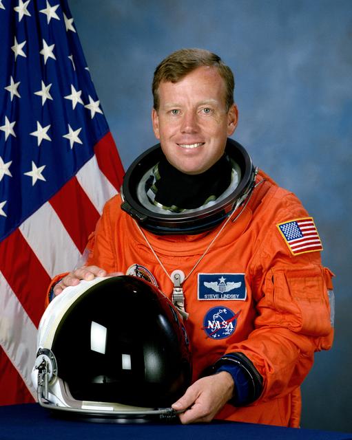NASA image: Official portrait of Steve Lindsey