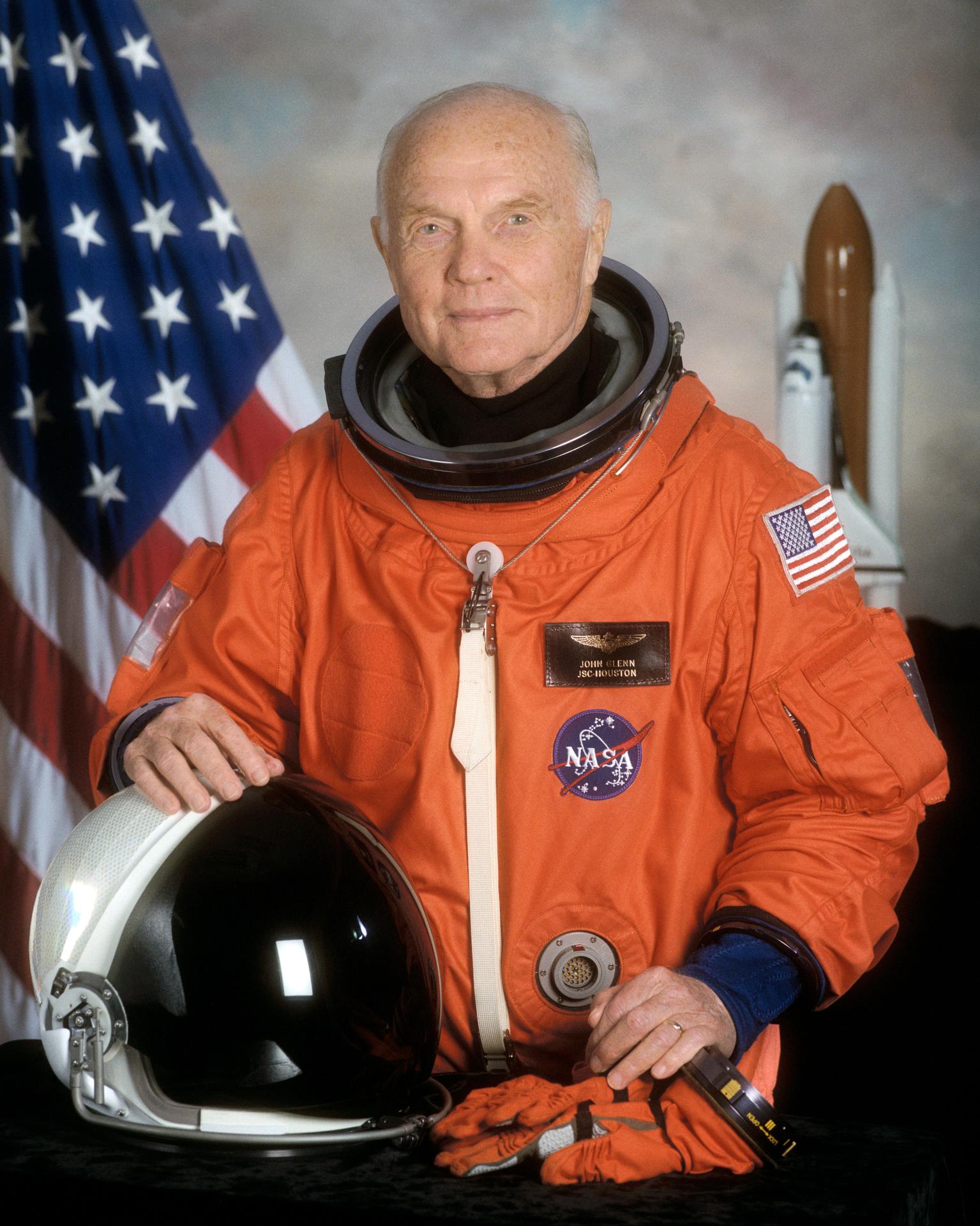 Official astronaut portrait of John Glenn for STS-95