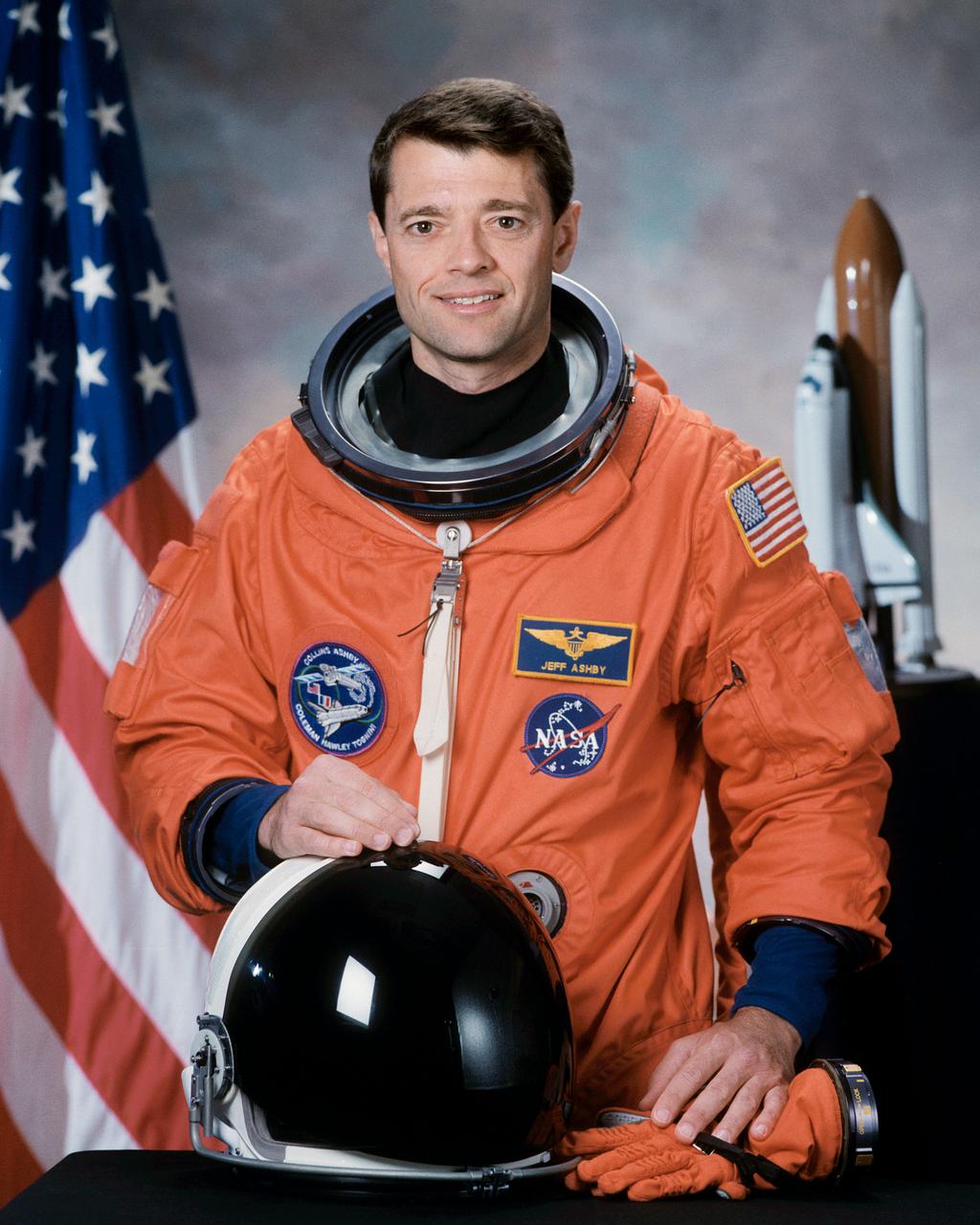 S98-19775 (30 Oct. 1998) --- Astronaut Jeffrey S. Ashby, pilot.