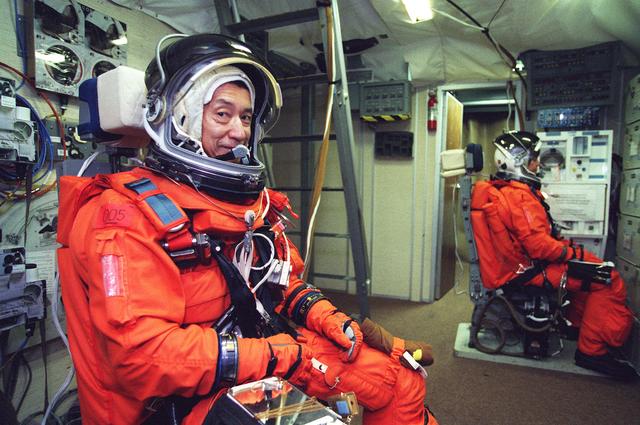 NASA image: STS-99 crewmembers train in orbiter mock-up