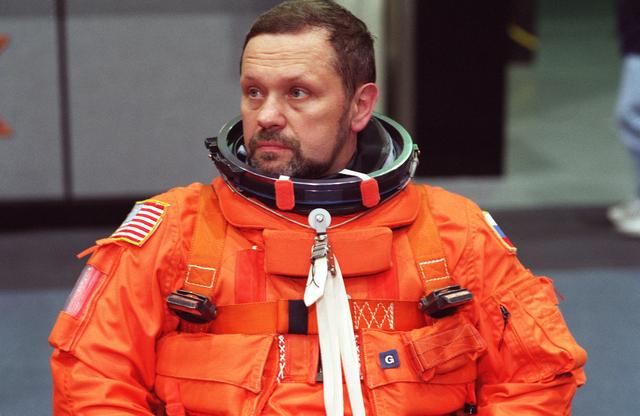 NASA image: STS-101 crew participates in bailout training in Building 9