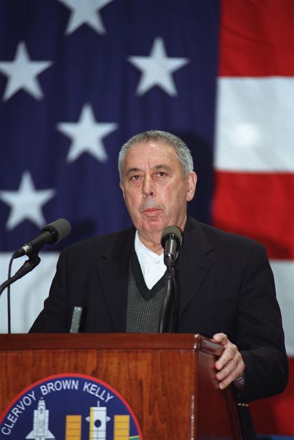 NASA image: STS-103 crew return at building 990, Ellington Field