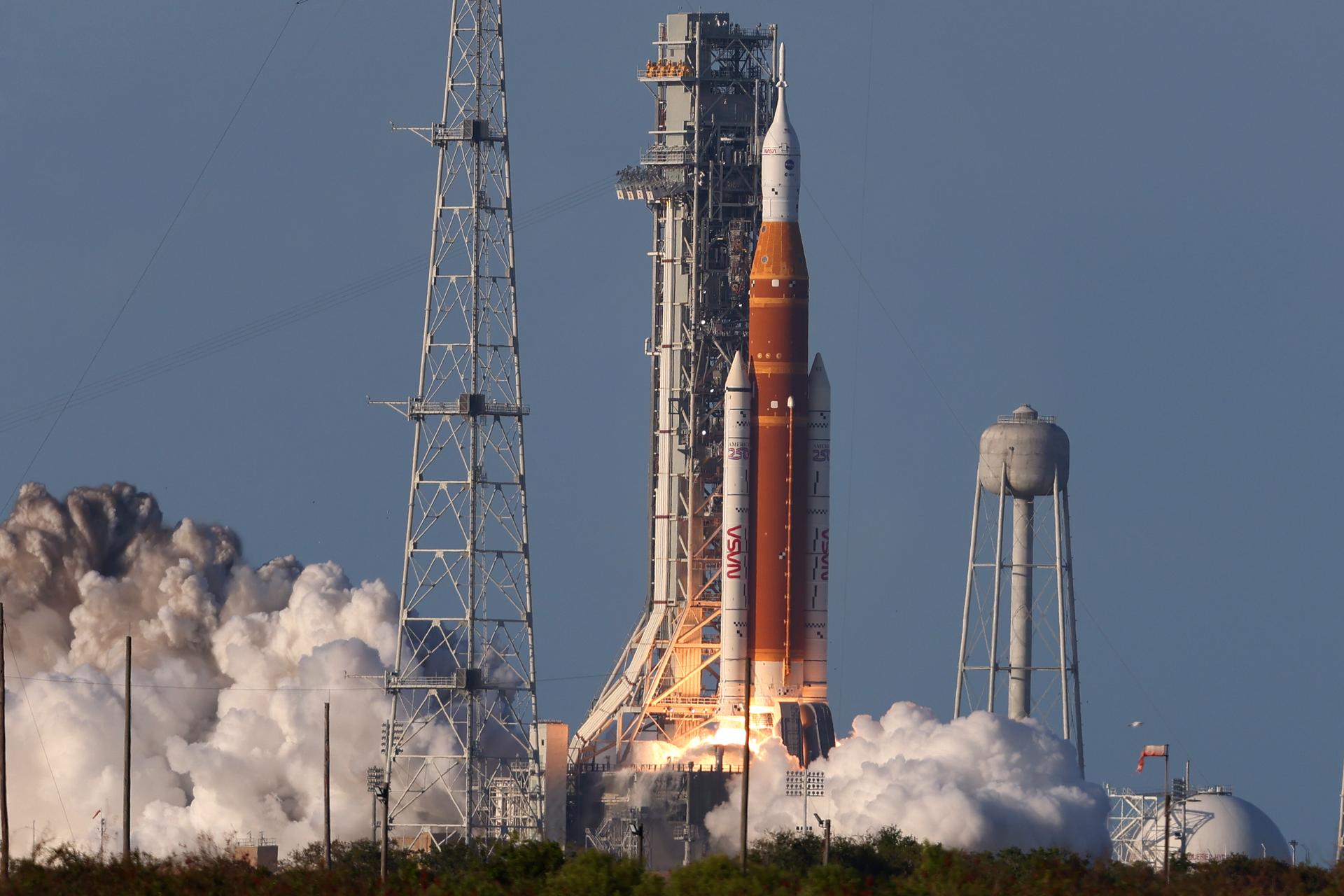 Four astronauts aboard NASA’s Orion spacecraft atop the SLS (Space Launch System) rocket launch on the agency’s Artemis II test flight, Wednesday, April 1 from Launch Complex 39B at NASA’s Kennedy Space Center in Florida. Artemis II lifted off at 6:35 p.m. ET. Artemis II is the first crewed mission of the agency’s Artemis campaign. The mission will send NASA astronauts Reid Wiseman, Victor Glover, and Christina Koch and CSA (Canadian Space Agency) astronaut Jeremy Hansen on an approximately 10-day journey around the Moon and back to Earth. Image credit: NASA/Michael DeMocker