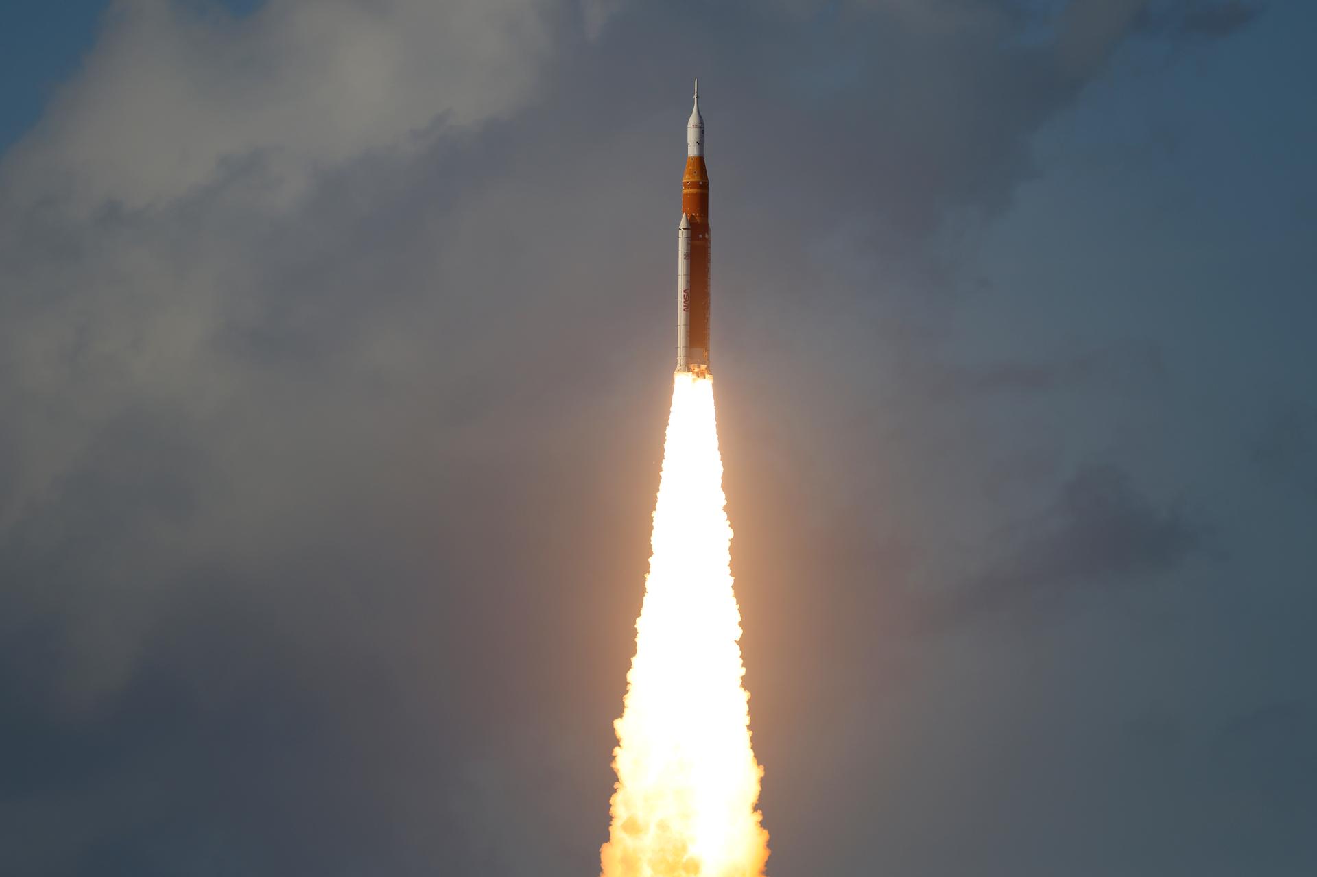 Four astronauts aboard NASA’s Orion spacecraft atop the SLS (Space Launch System) rocket launch on the agency’s Artemis II test flight, Wednesday, April 1 from Launch Complex 39B at NASA’s Kennedy Space Center in Florida. Artemis II lifted off at 6:35 p.m. ET. Artemis II is the first crewed mission of the agency’s Artemis campaign. The mission will send NASA astronauts Reid Wiseman, Victor Glover, and Christina Koch and CSA (Canadian Space Agency) astronaut Jeremy Hansen on an approximately 10-day journey around the Moon and back to Earth. Image credit: NASA/Michael DeMocker