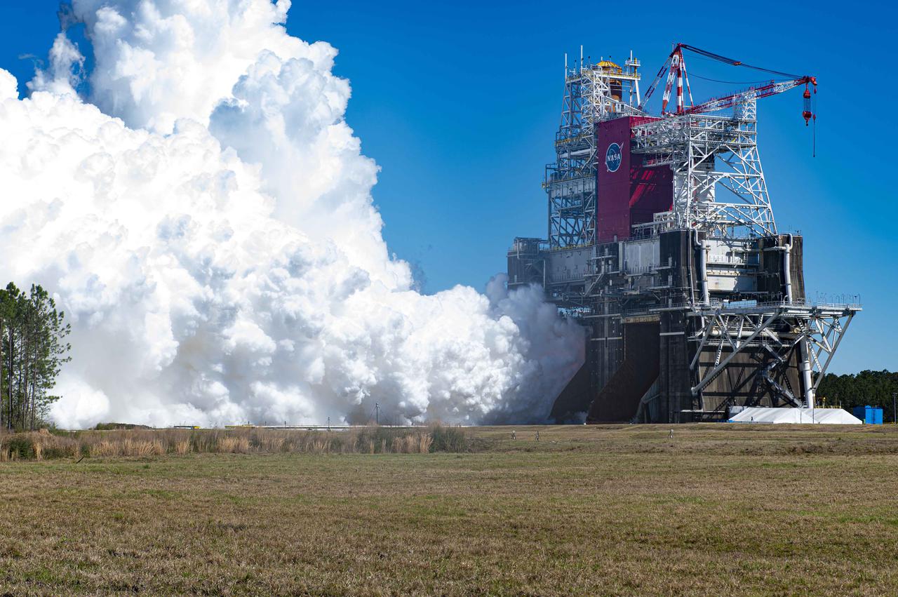NASA conducts a hot fire test March 18, 2021, of the core stage for the agency’s Space Launch System rocket on the B-2 Test Stand at Stennis Space Center near Bay St. Louis, Mississippi. The hot fire test of the stage’s four RS-25 engines generated a combined 1.6 million pounds of thrust, just as will occur during an actual launch. The hot fire is the final test of the Green Run test series, which represents a comprehensive assessment of the core stage and its integrated systems prior to its launch on the Artemis I mission to the Moon.