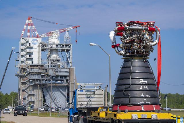 Crews bring RS-25 developmental engine E0525 to the Fred Haise Test Stand at NASA’s Stennis Space Center on Aug. 30 for the second and final certification test series.