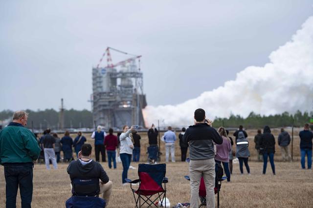 NASA image: Employees View RS-25 Engine Test