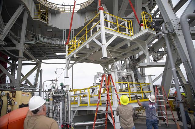 NASA image: NASA Stennis Crews Continue Exploration Upper Stage Preparations