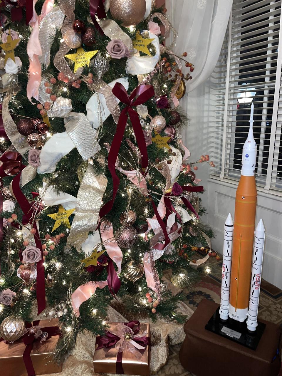 A model of NASA’s SLS (Space Launch System) rocket is part of the holiday display in the Mississippi Governor’s Mansion in Jackson, the official residence of state Gov. Tate Reeves. The model symbolizes the longtime relationship and shared history between the state of Mississippi and NASA’s Stennis Space Center near Bay St. Louis, Mississippi, the nation’s largest rocket propulsion test site. Built in the 1960s, NASA Stennis tested Apollo rocket stages that carried humans to the Moon and every main engine that helped launch 135 space shuttle missions. It now is testing engines and systems for NASA’s Artemis missions and operates as a powerful aerospace and technology hub for the region and state. “We are grateful for our ongoing relationship with the state of Mississippi,” NASA Stennis Director John Bailey said. “We appreciate every opportunity to highlight the role NASA Stennis and the state play in helping to power the nation’s human space exploration program. We look forward to 2025 and continuing our work to test engines and systems that will help launch Artemis missions back to the Moon and beyond.”