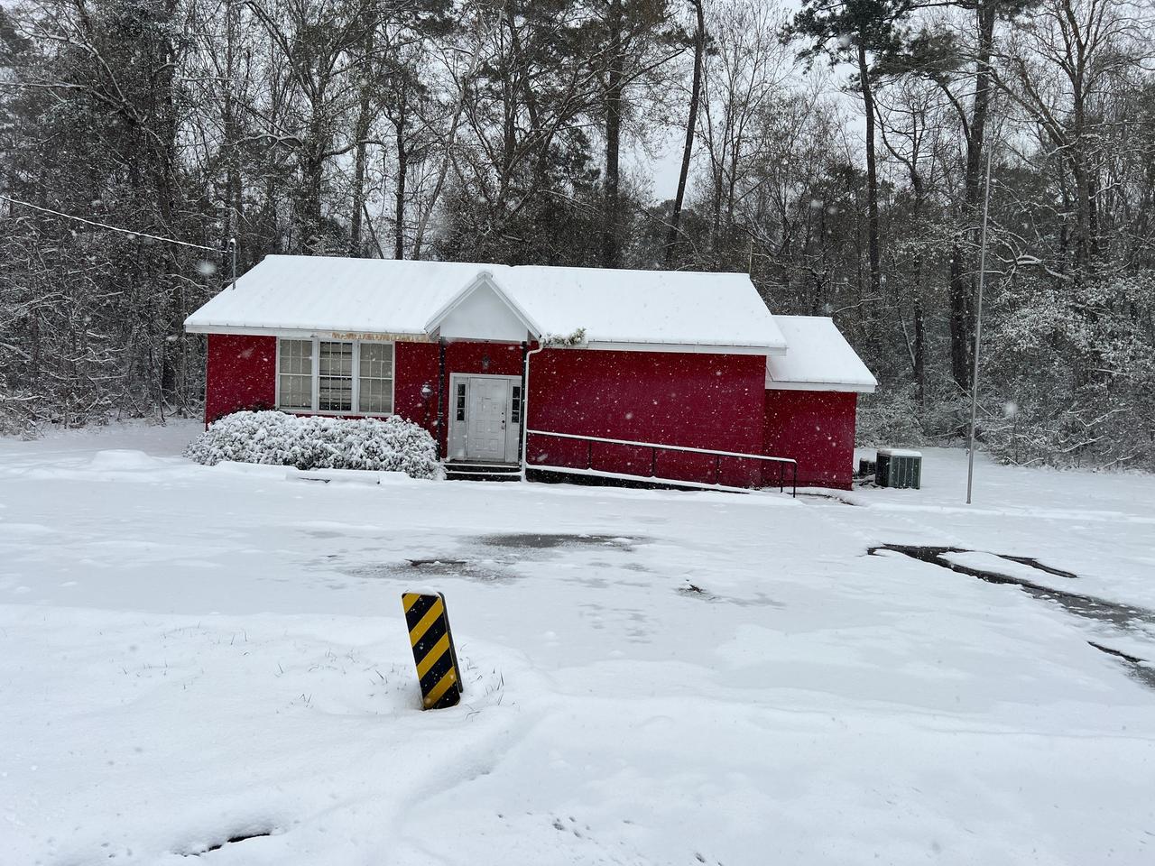 NASA’s Stennis Space Center near Bay St. Louis, Mississippi, is often associated with hot fires coming from the center’s long history of hot fire testing engines and stages that have helped power the nation’s space dreams since the first humans stepped foot on the Moon. However, NASA Stennis turned into a Winter Wonderland Jan. 21 when America’s largest rocket propulsion test site received a historic amount of snow across the unique federal city. Hancock County, where NASA Stennis is located, received five to seven inches of snow, according to the National Weather Service. It marked the most snow the county has received in 61 years. The December 31, 1963, snowfall holds the record at 10 inches of snow for Bay St. Louis, Mississippi.