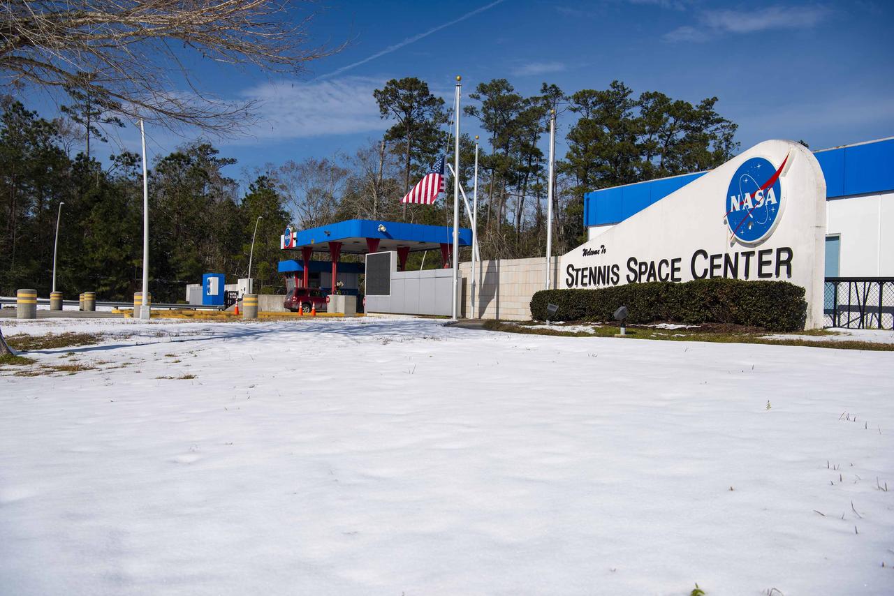 NASA’s Stennis Space Center near Bay St. Louis, Mississippi, is often associated with hot fires coming from the center’s long history of hot fire testing engines and stages that have helped power the nation’s space dreams since the first humans stepped foot on the Moon. However, NASA Stennis turned into a Winter Wonderland Jan. 21 when America’s largest rocket propulsion test site received a historic amount of snow across the unique federal city. Hancock County, where NASA Stennis is located, received five to seven inches of snow, according to the National Weather Service. It marked the most snow the county has received in 61 years. The December 31, 1963, snowfall holds the record at 10 inches of snow for Bay St. Louis, Mississippi.