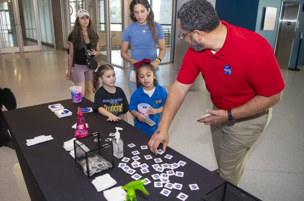 NASA Stennis representatives inspire the Artemis Generation at the Audubon Aquarium in New Orleans Feb. 7-8 with activities and displays highlighting space exploration, including NASA’s Artemis missions to the Moon.