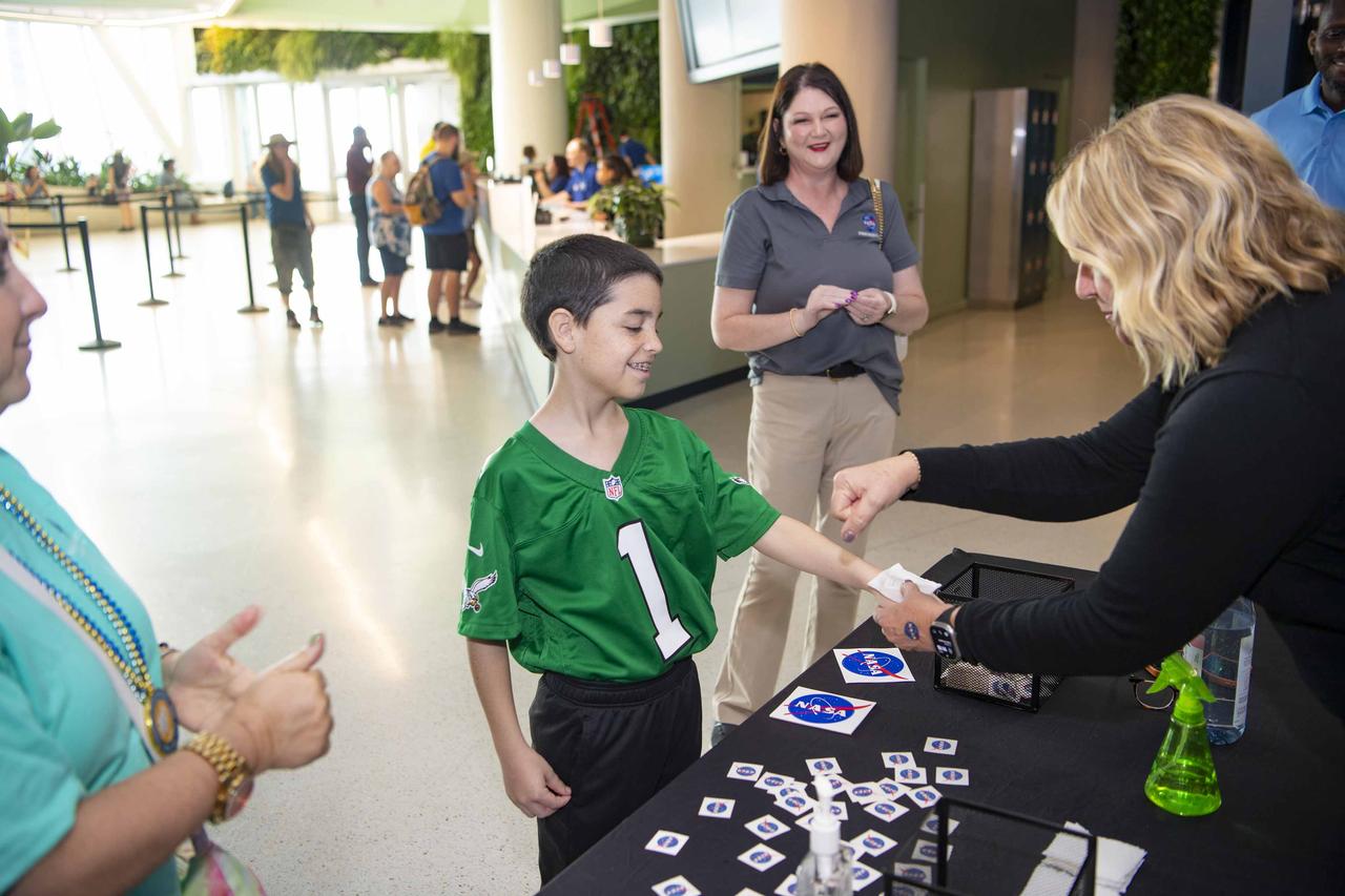 NASA Stennis representatives inspire the Artemis Generation at the Audubon Aquarium in New Orleans Feb. 7-8 with activities and displays highlighting space exploration, including NASA’s Artemis missions to the Moon.